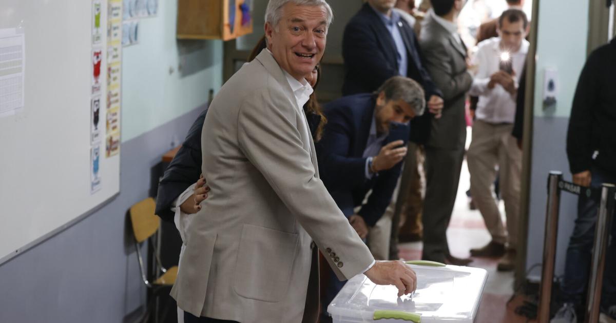 Chile-steht-vor-Rechtsruck-Stichwahl-Kast-gegen-Jara-gestartet