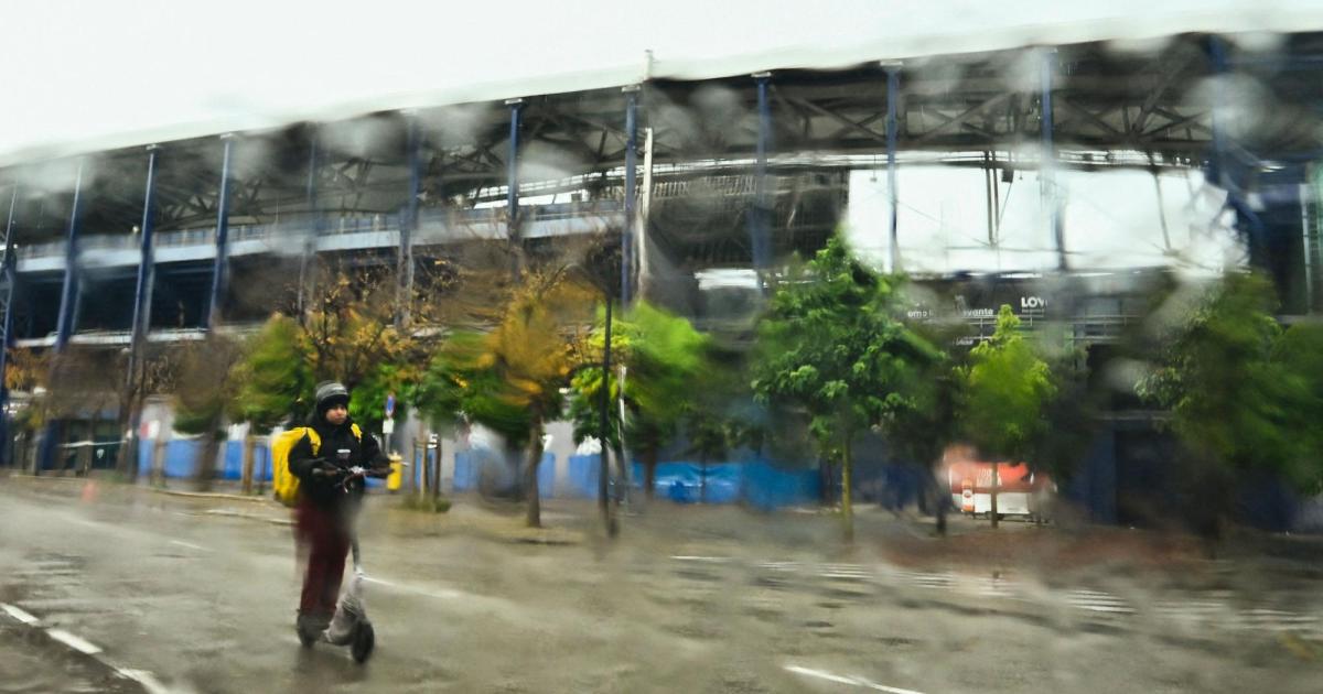 betrunkenes-ehepaar-transportierte-in-o-christbaum-per-scooter