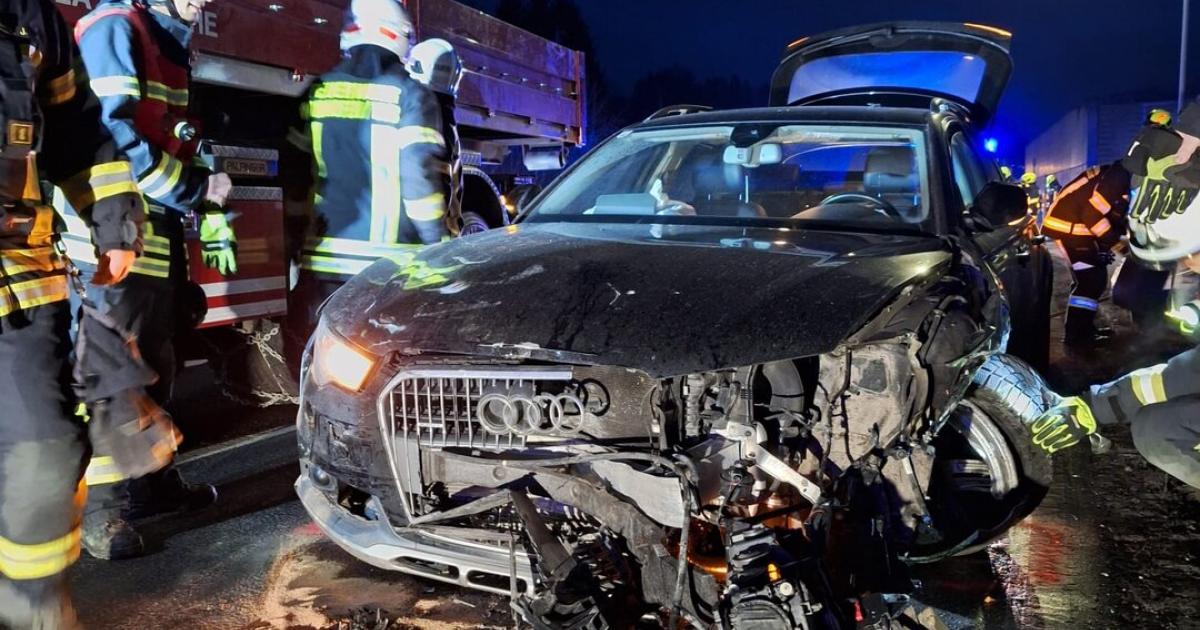 Kollision-mit-drei-Autos-behinderte-Hauptverkehrsweg-in-Waidhofen-Ybbs