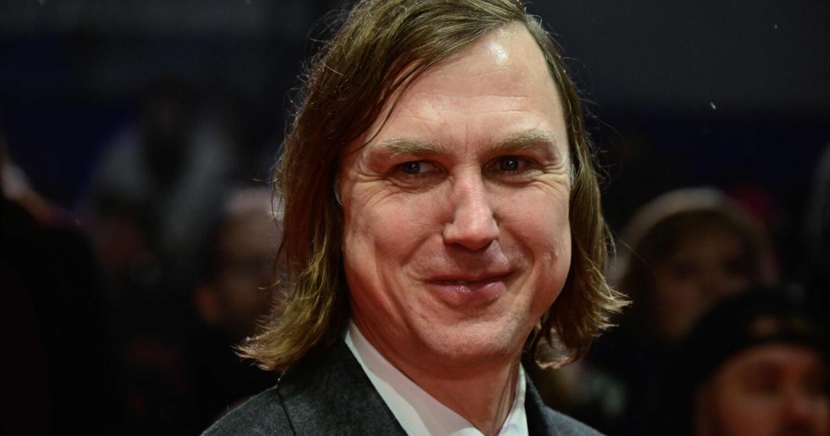 Ex-Jedermann-Lars-Eidinger-wird-zum-Superman-B-sewicht