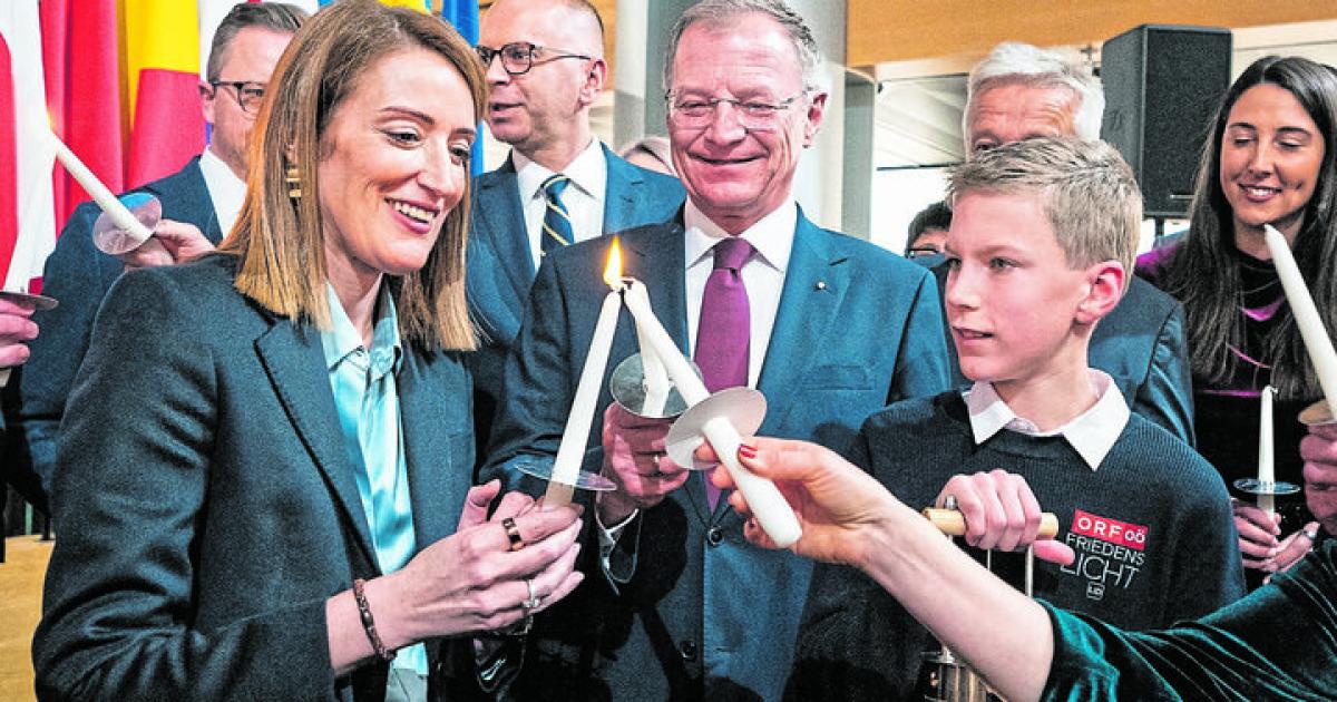 Friedenslicht-f-r-Europa-in-der-Weihnachtshauptstadt