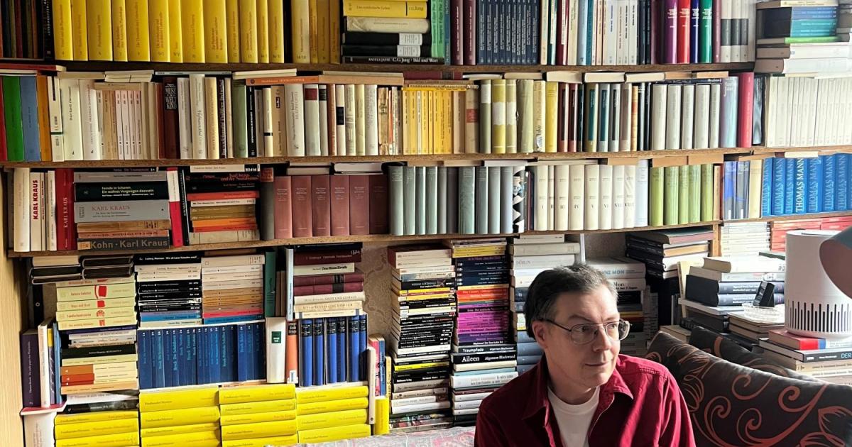 28-569-Werke-auf-50-Quadratmeter-B-cher-so-weit-das-Auge-reicht