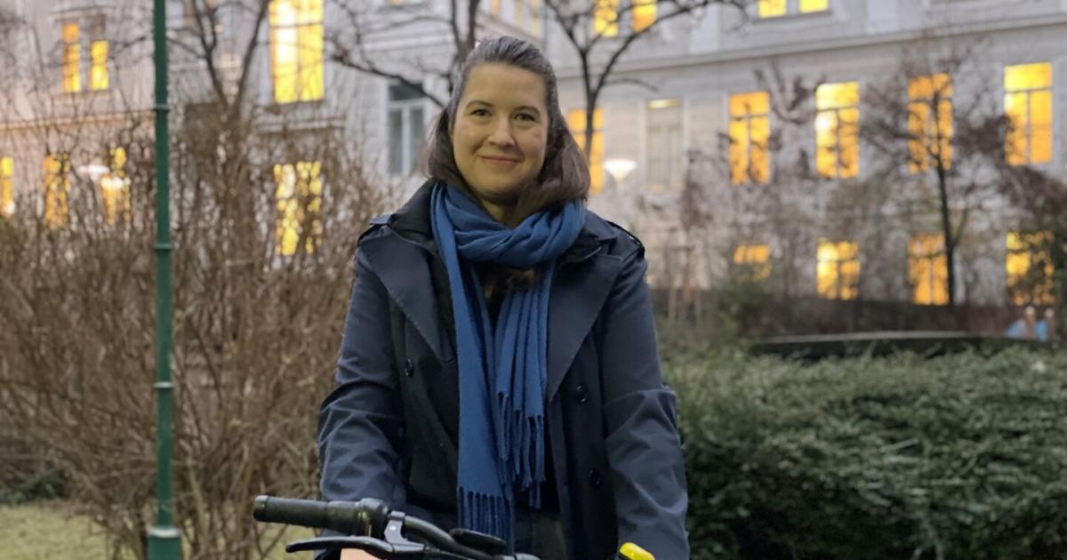 Wienerin-der-Woche-Die-radelnde-Hebamme-Barbara-Gregori