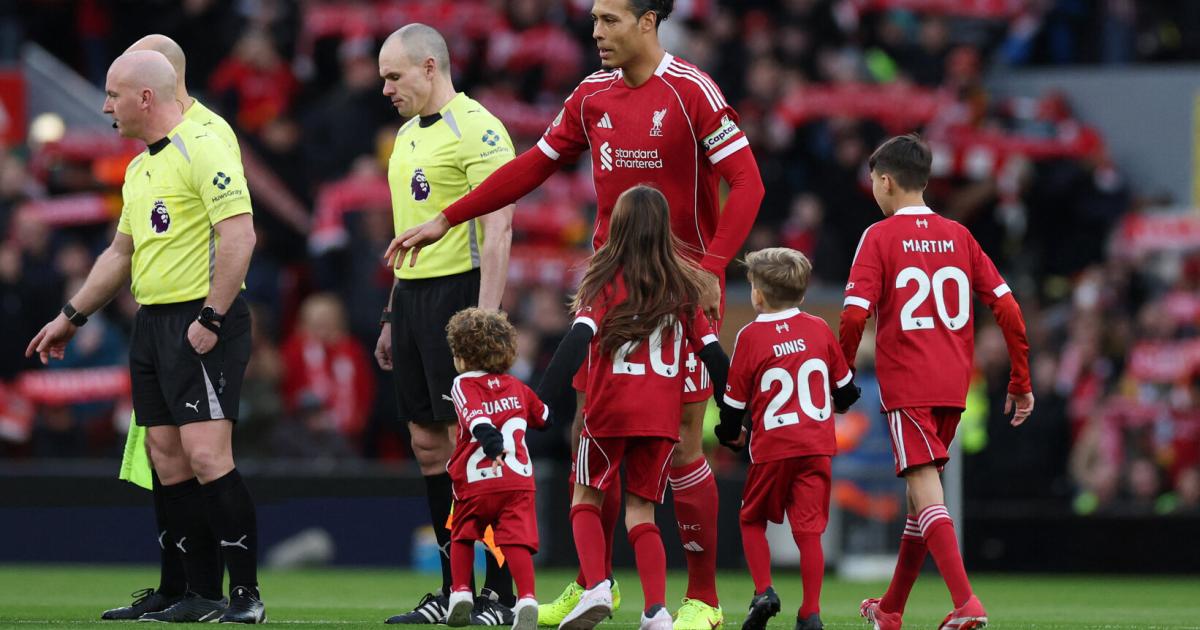 Ein-emotionaler-Auftritt-bei-Liverpool-Sieg-S-hne-von-Diogo-Jota-auf-dem-Feld