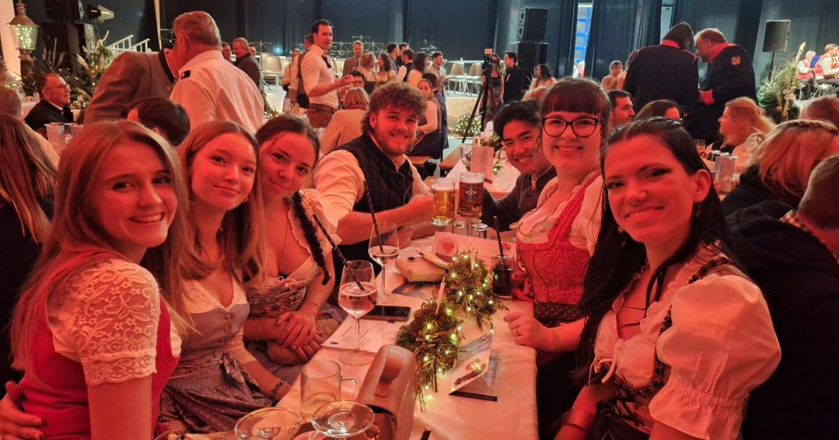 Winternachtsball-lie-die-klirrende-K-lte-vergessen