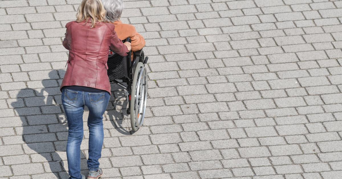 Zahnloses-System-Brancheninterner-Disput-um-die-24-Stunden-Pflege