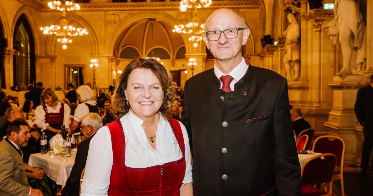 Unter-dem-Motto-Tirol-im-Herzen-wurde-am-Tirolerball-in-Wien-getanzt