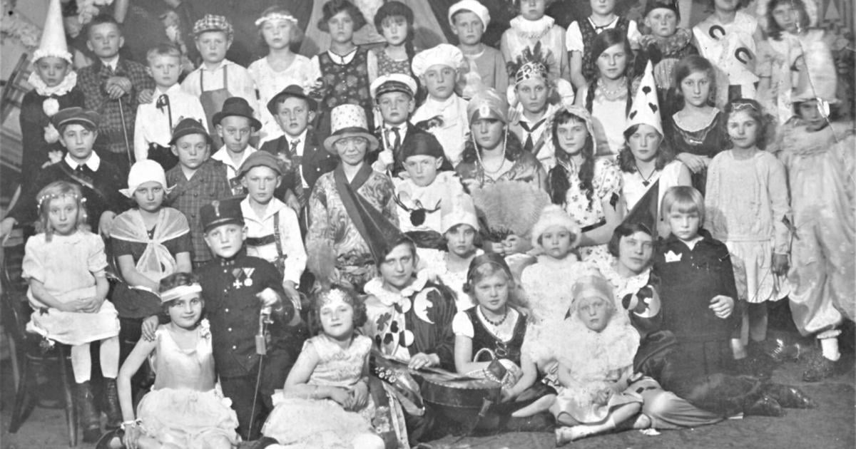 Die-Ballzeit-beginnt-Fundst-cke-aus-der-Zeit-der-Urgro-eltern