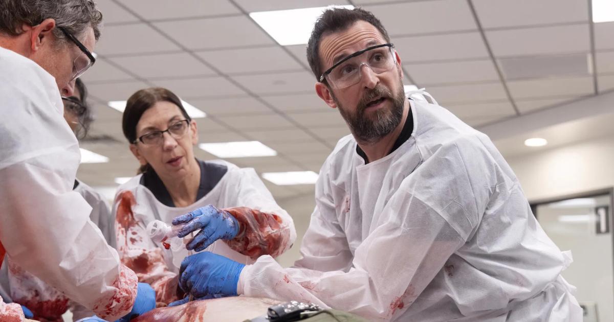 -The-Pitt-Willkommen-im-Loch-und-beim-n-chsten-Notfall