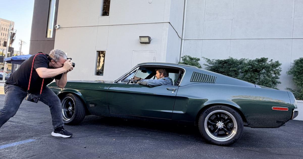 Hat-Starfotograf-Manfred-Baumann-da-den-neuen-Batman-vor-der-Linse-