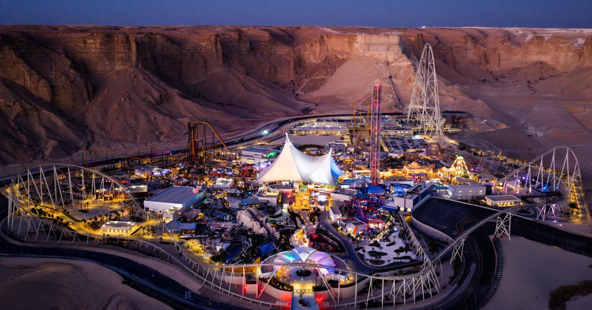 Rekord-Vergn-gungspark-mit-250-km-h-Achterbahn-er-ffnet