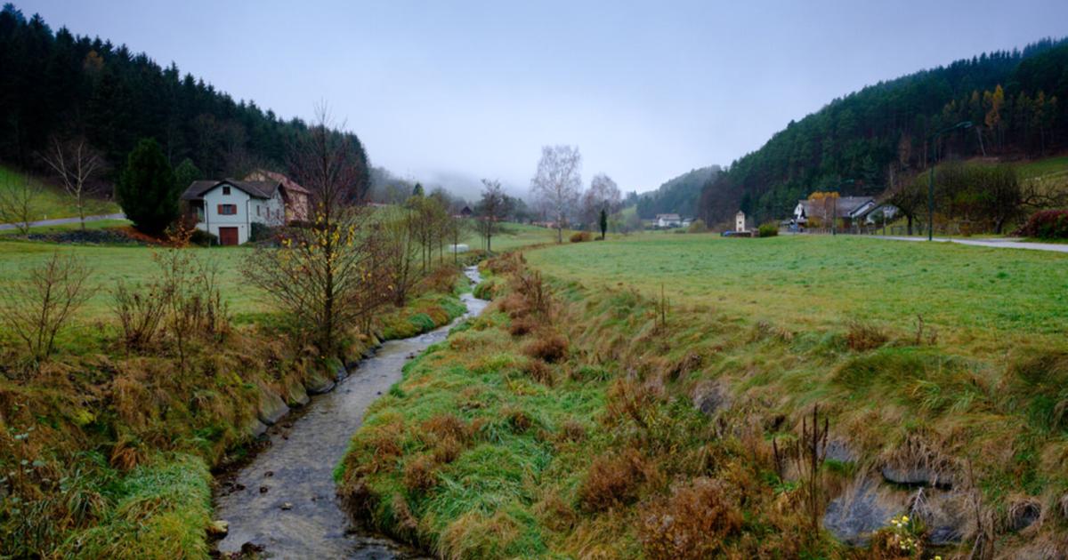 Blumau-der-geteilte-Grenzort-zwischen-Burgenland-und-N-