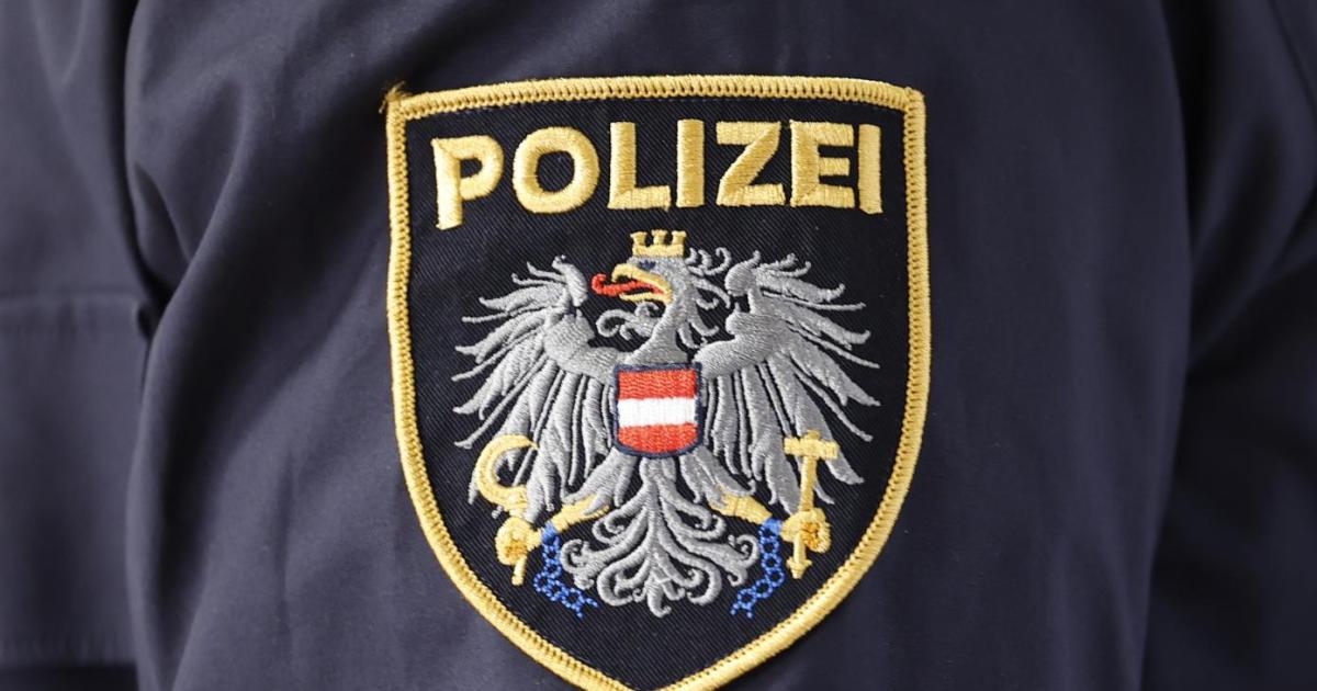 Tirol-15-J-hriger-bedrohte-Gleichaltrigen-mit-Taschenmesser