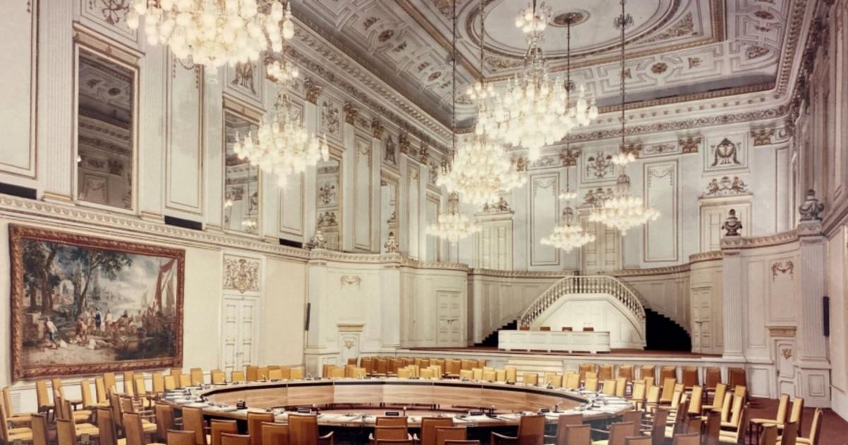 -rger-ber-gesperrte-Redoutens-le-in-der-Wiener-Hofburg