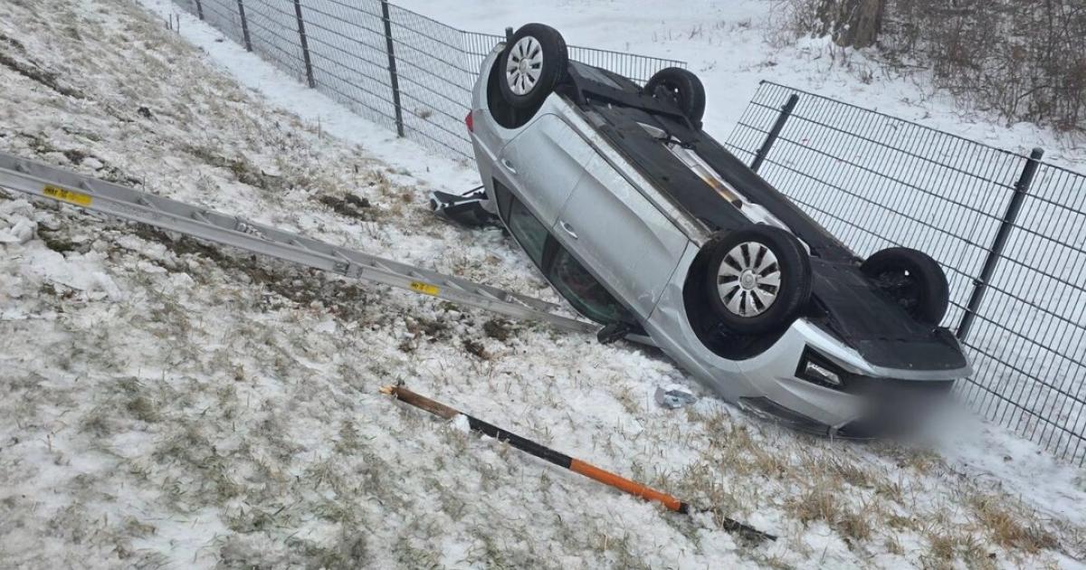 Eis-Gl-tte-Schnee-Feuerwehren-im-Dauereinsatz