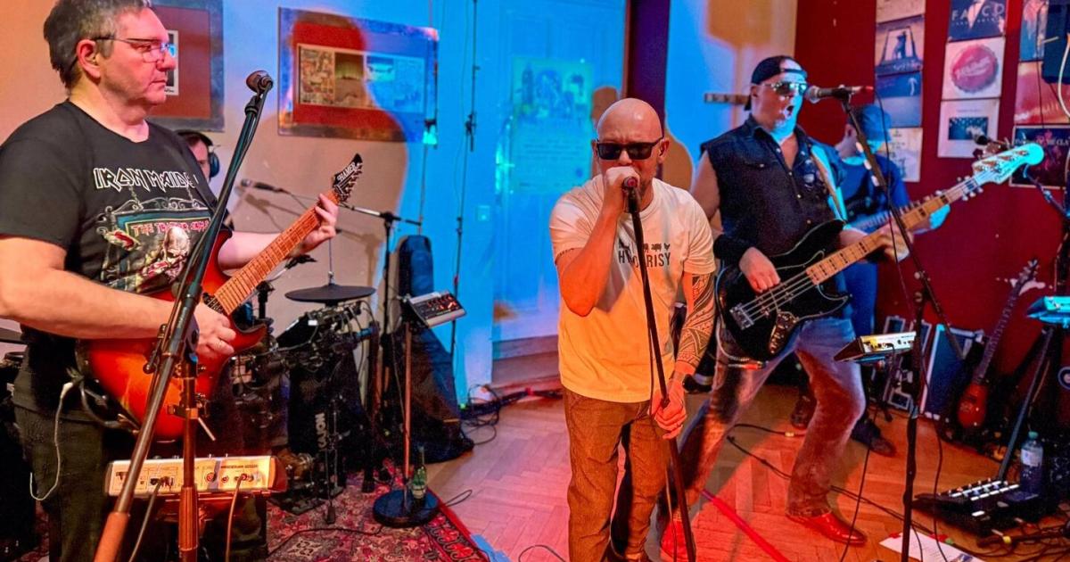 Hilfe-f-r-Obdachlose-Neos-Kandidat-rockte-f-r-die-gute-Sache