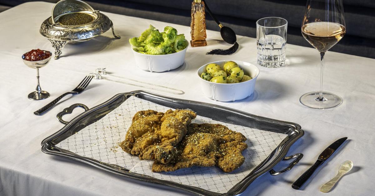 Luxus-pur-Wiener-Schnitzel-mit-Blattgold-und-Caviar-f-r-395-Euro