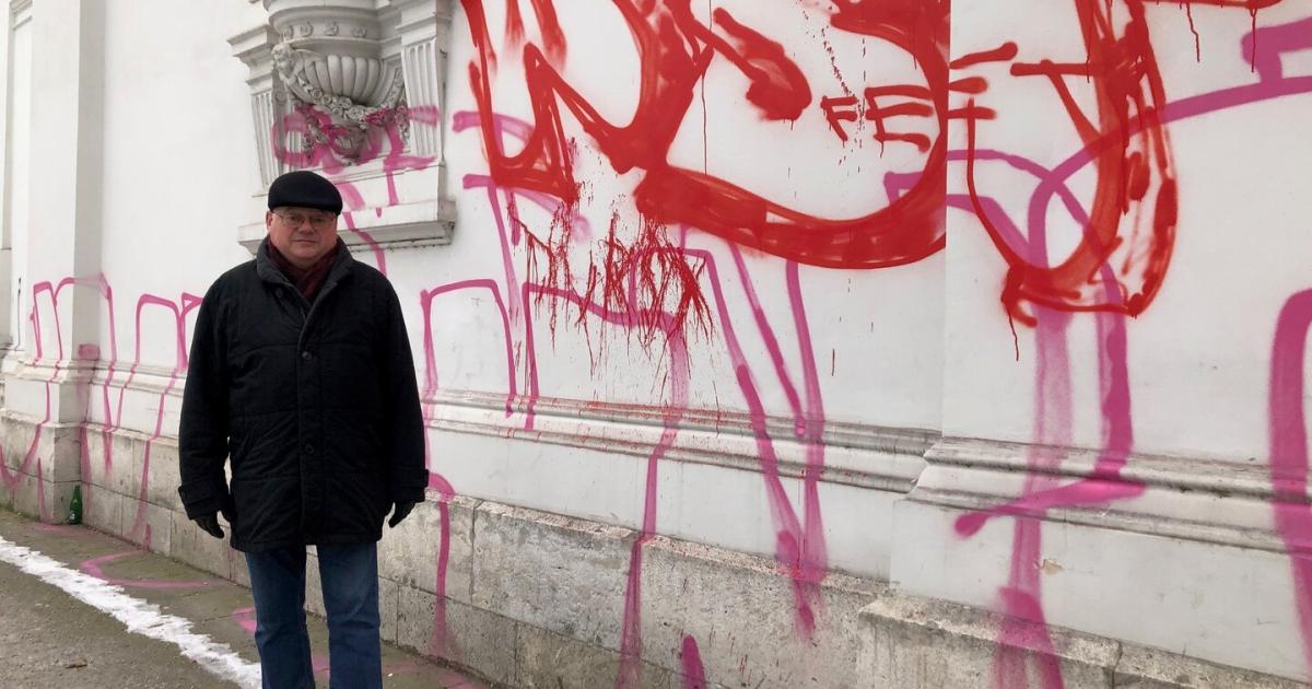 Interreligi-ser-Kampf-gegen-Schmierereien-auf-Gotteshaus