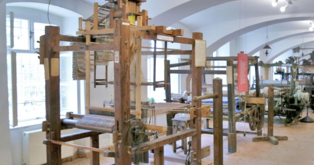 Sonderausstellung-Museum-Weitra-sucht-Frauenkleidung-aus-den-1920ern