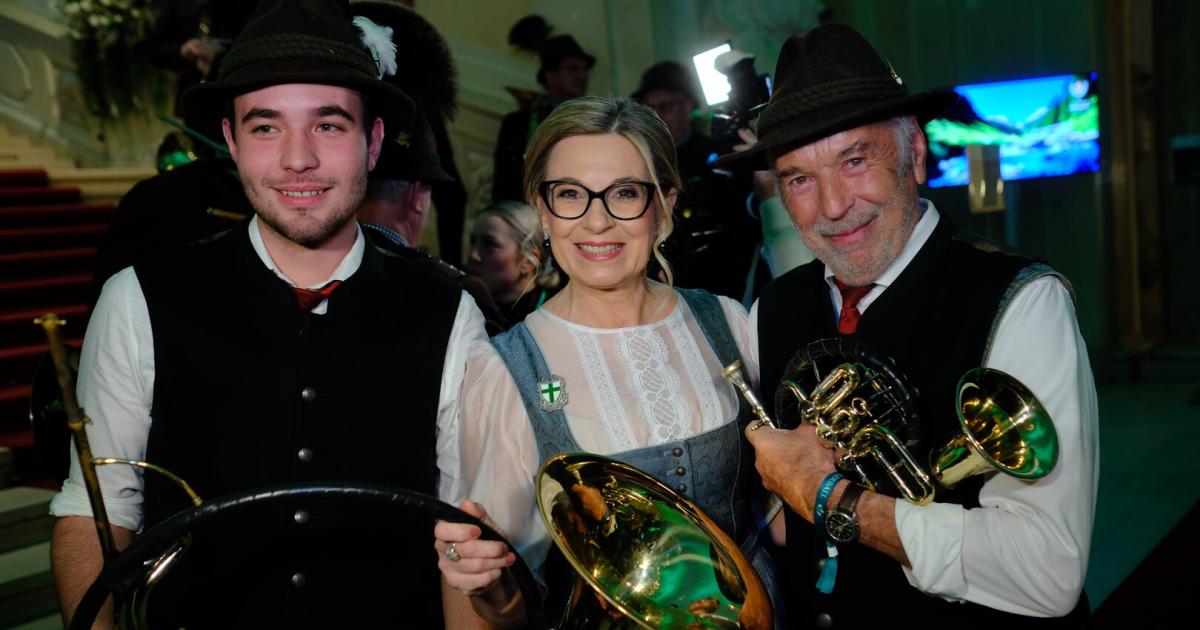 103-J-gerball-Politik-und-Prominenz-gaben-sich-ein-Stelldichein