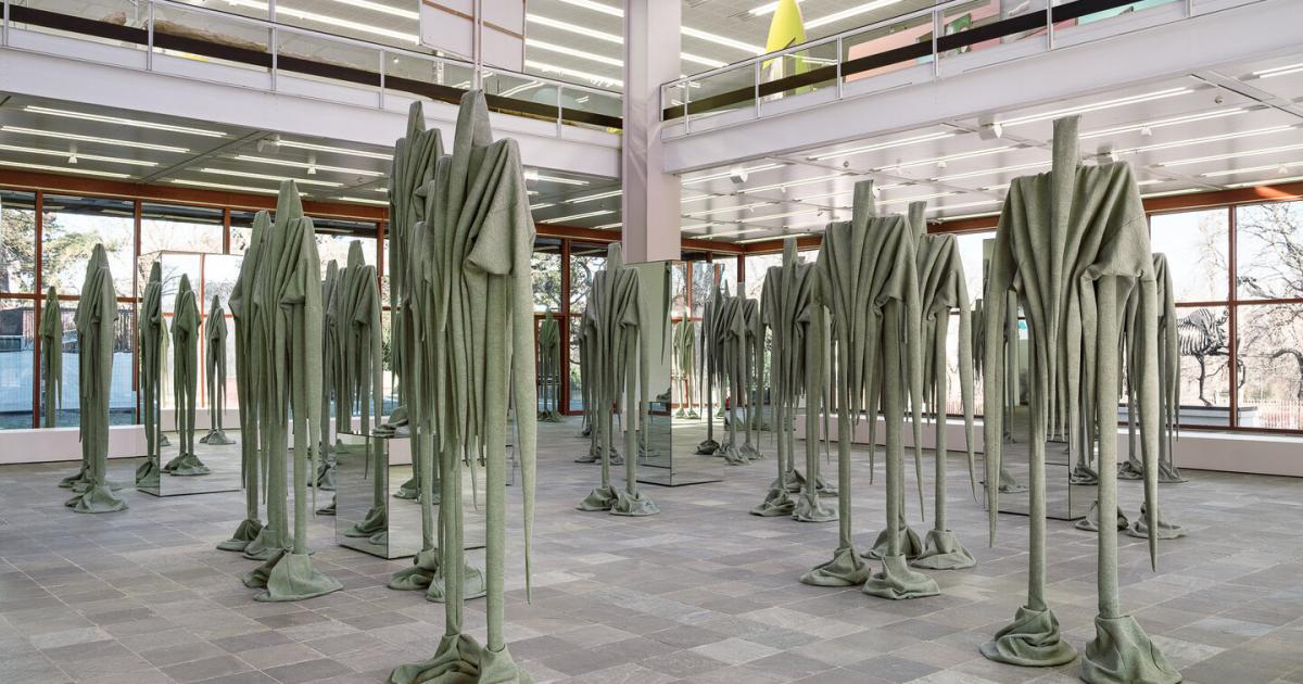 Skulpturenpark-und-Glasgef-ngnis-Sandra-Mujinga-im-Belvedere-21