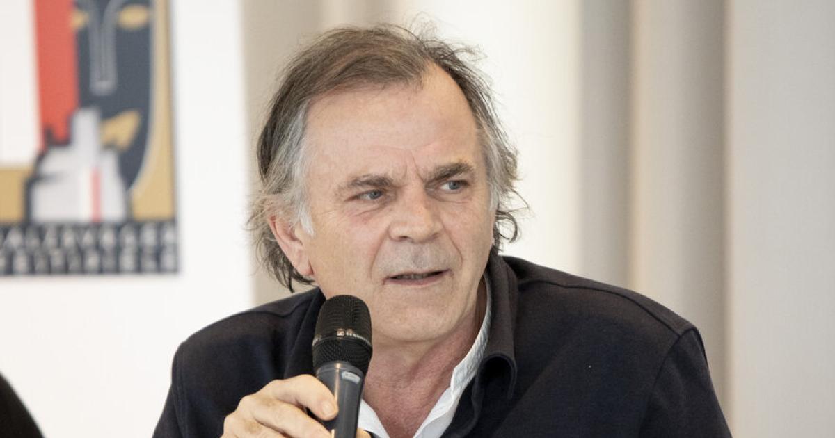 Schauspielleitung-Hinterh-user-im-Konflikt-mit-dem-Festspielkuratorium