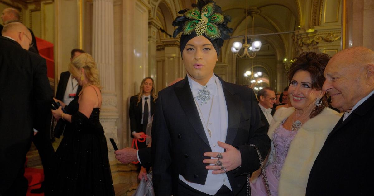 Paradiesvogel-im-Opernball-Anflug-Mit-wem-Julian-F-M-Stoeckel-kommt