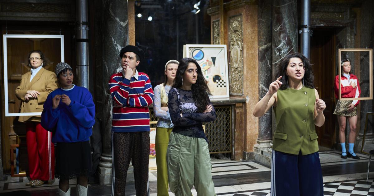 -Klassenputtel-im-Vestib-l-Wer-darf-mit-der-Jogginghose-in-die-Oper-