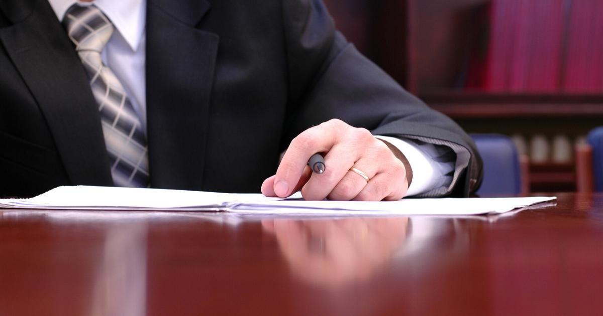 Budget package allows one-person companies "standing in the rain"