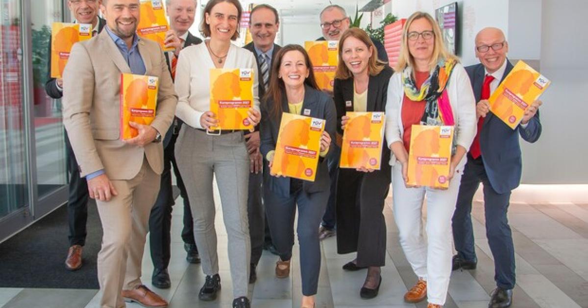 68-erwarten-mehr-Weiterbildung-Unternehmen-setzen-auf-KI-Kompetenz