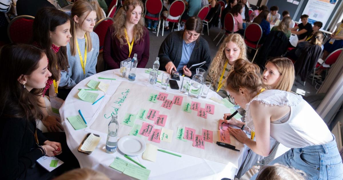 Jugendkonferenz-Jugend-fordert-klare-Regeln-f-r-Social-Media