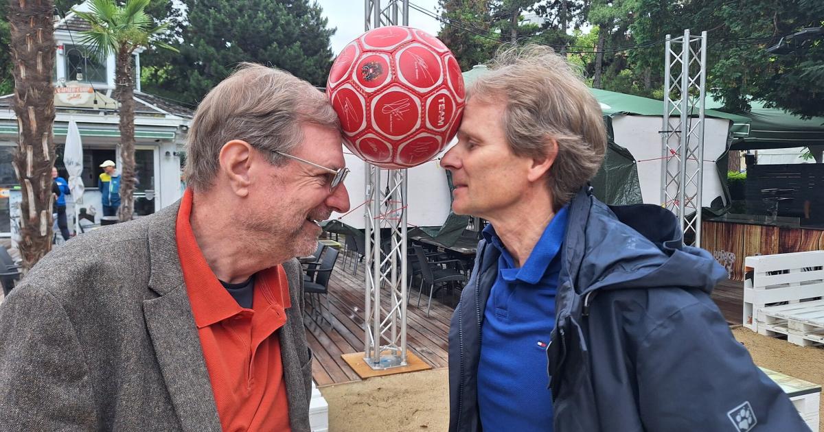 Sprach-Dribblanskis-im-Doppelpass-ber-gek-pfte-Wuchteln-und-foule-Gurkerln