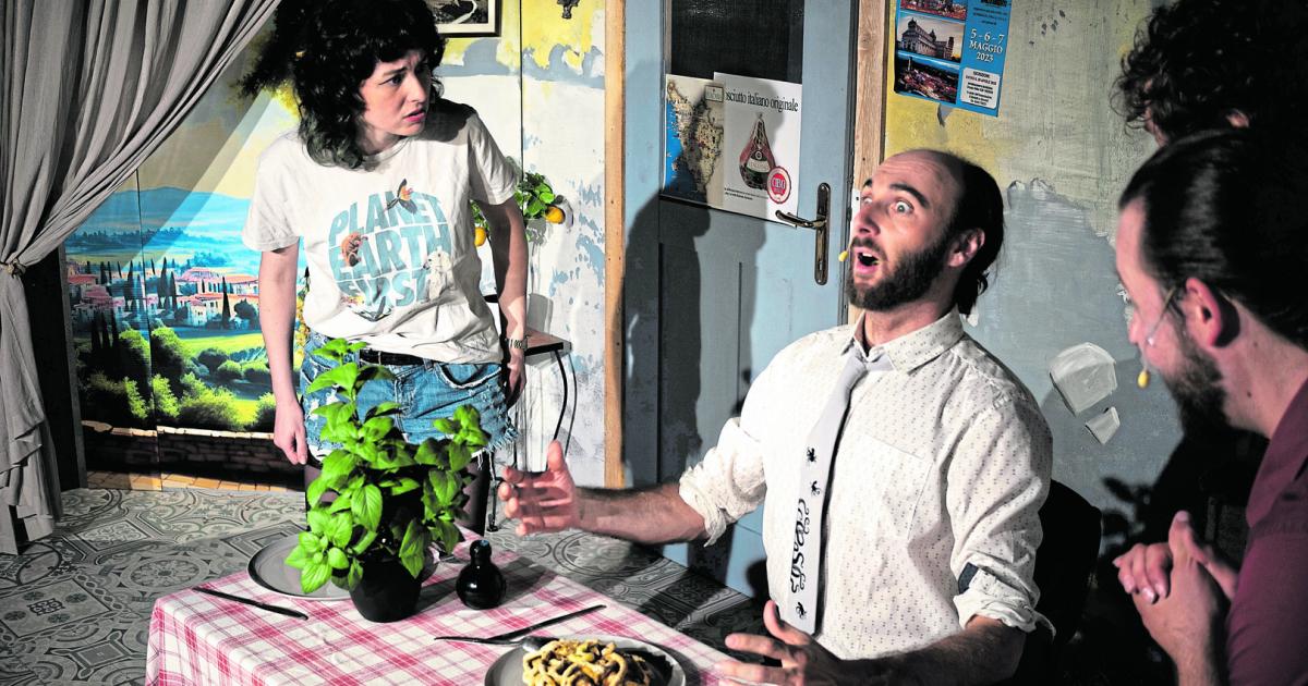 -Erotisierende-Tintenfische-und-Italo-Hits-mitten-in-Linz