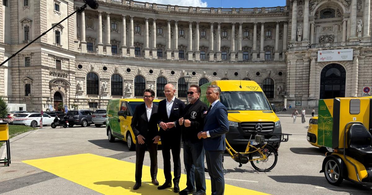 Meilenstein-Post-und-Arnold-Schwarzenegger-feiern-elektrische-Flotte