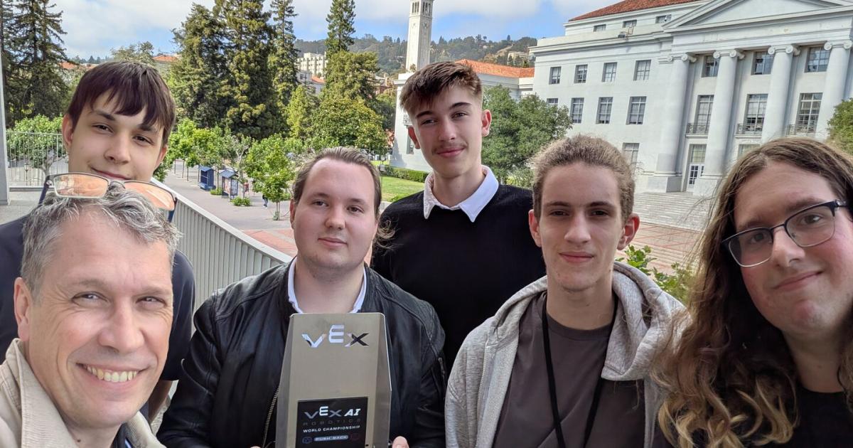 Robotik-WM-in-USA-HTL-Sch-ler-machten-es-dem-Fu-ball-Team-vor