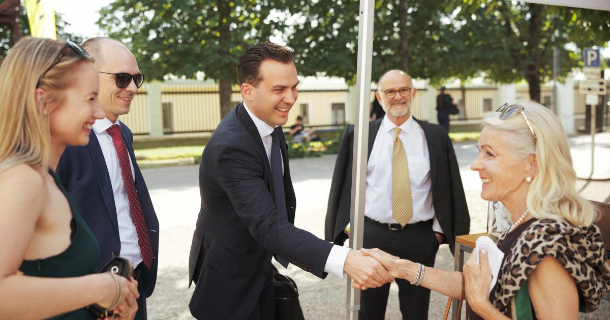 Ein-Sommernachtskonzert-mit-Standort-Diskussion