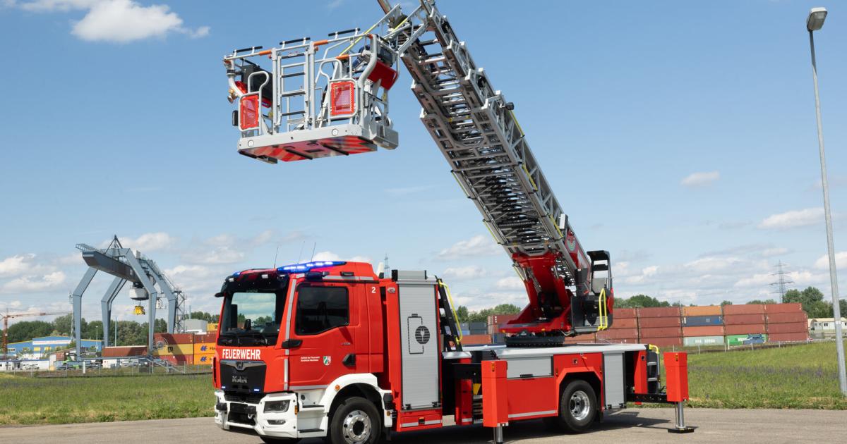 Die-neue-Drehleiter-elektrisiert-Feuerwehren-fahren-k-nftig-elektrisch
