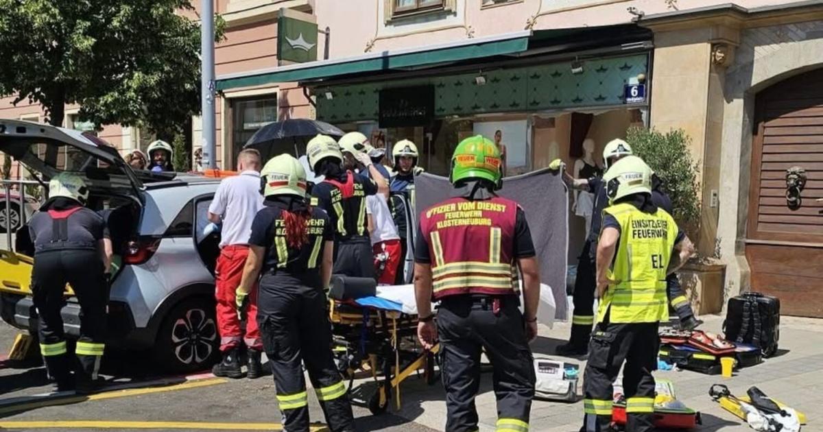 Gas-statt-Bremse-Auto-landet-in-Schaufenster