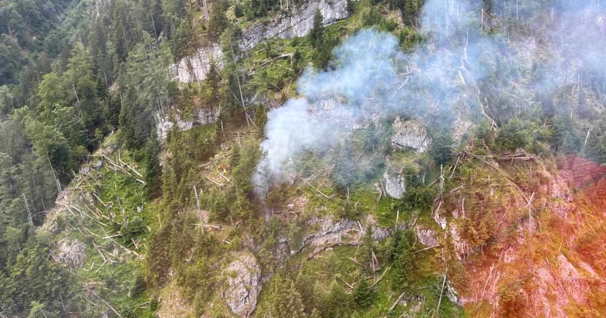 waldbrand-am-arikogel-in-ebensee-fordert-feuerwehr