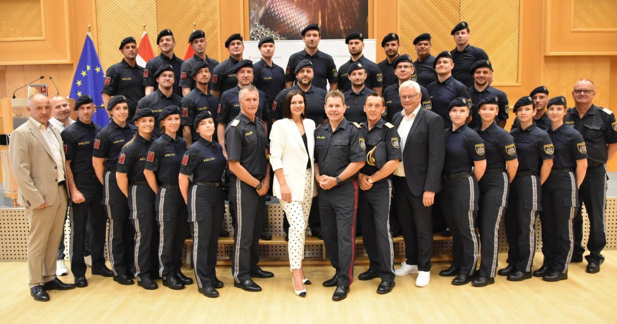 55-neue-F-hrungskr-fte-f-r-die-Polizei-im-Burgenland-ausgemustert
