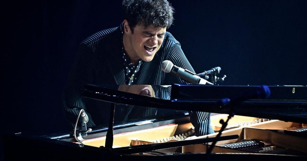 Jamie-Cullum-gl-nzt-am-Klavier-und-auf-der-Donau
