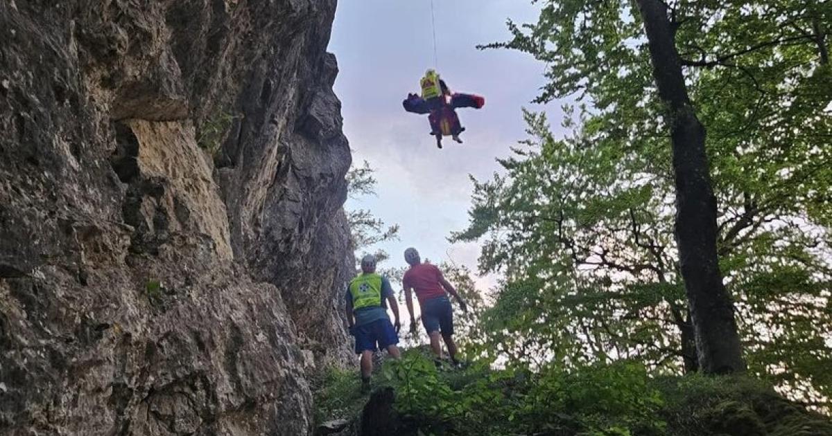 Rettungseinsatz-um-abgest-rzten-Wanderer-in-Frankenfels
