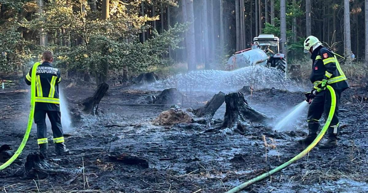 Waldbrand-bei-Riegersburg-Schwieriger-Einsatz-bei-Hitze