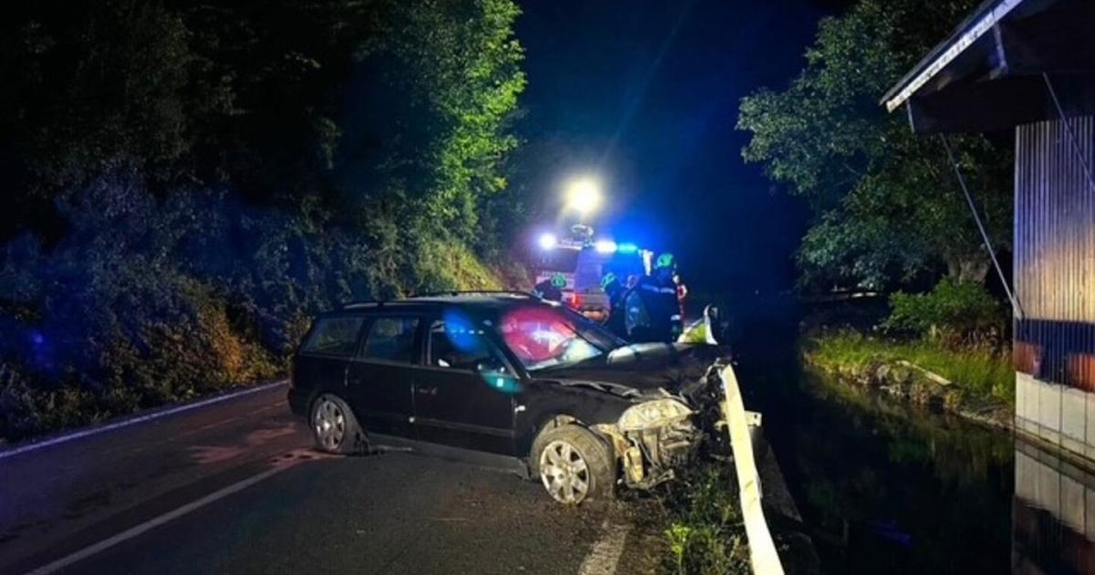 Auto-kracht-in-N-gegen-Felswand-F-hrerschein-weg
