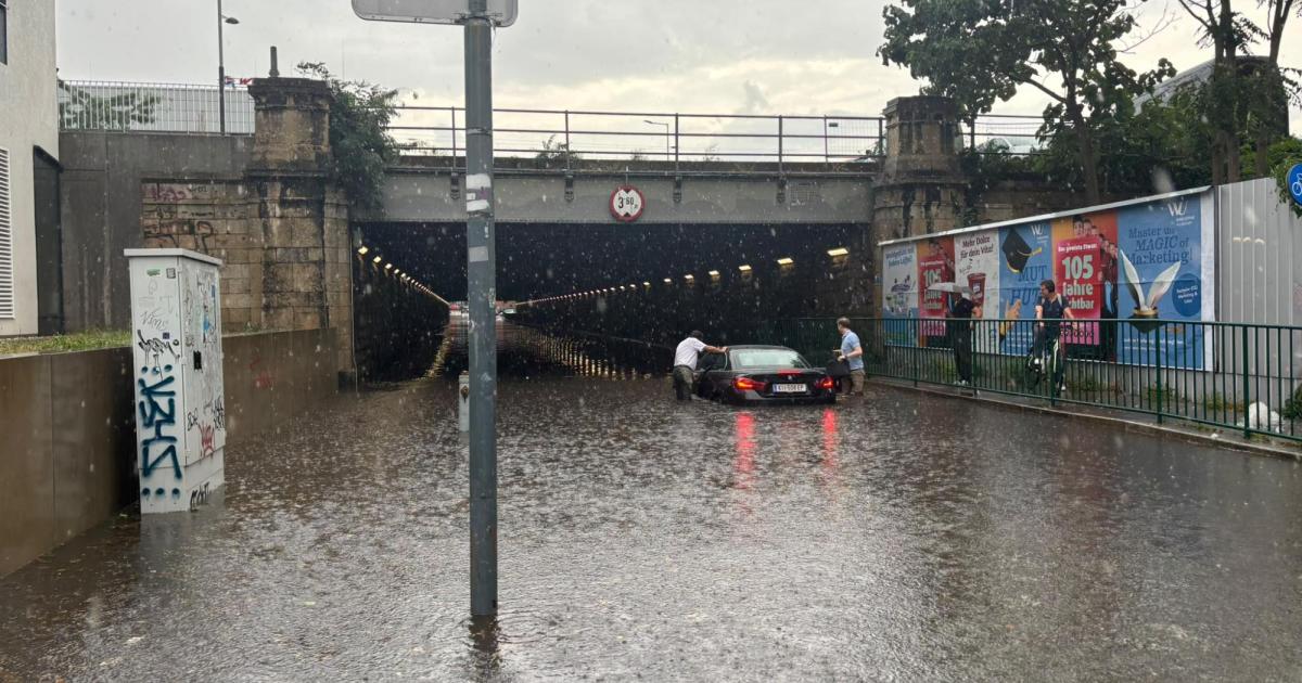 Unwetter-ber-Wien-Unterf-hrung-in-D-bling-erneut-geflutet