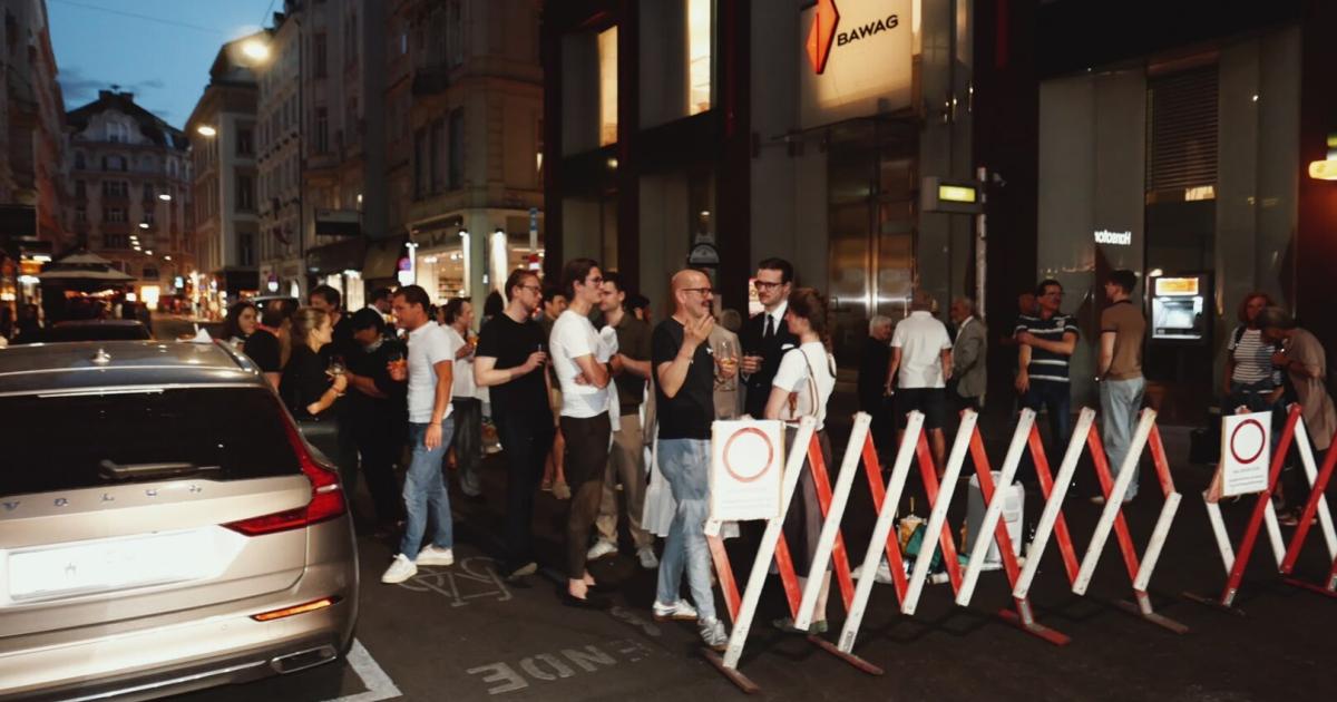 Anrainer-bremsen-in-Wien-Auto-Poser-mit-Stra-ensperren-aus