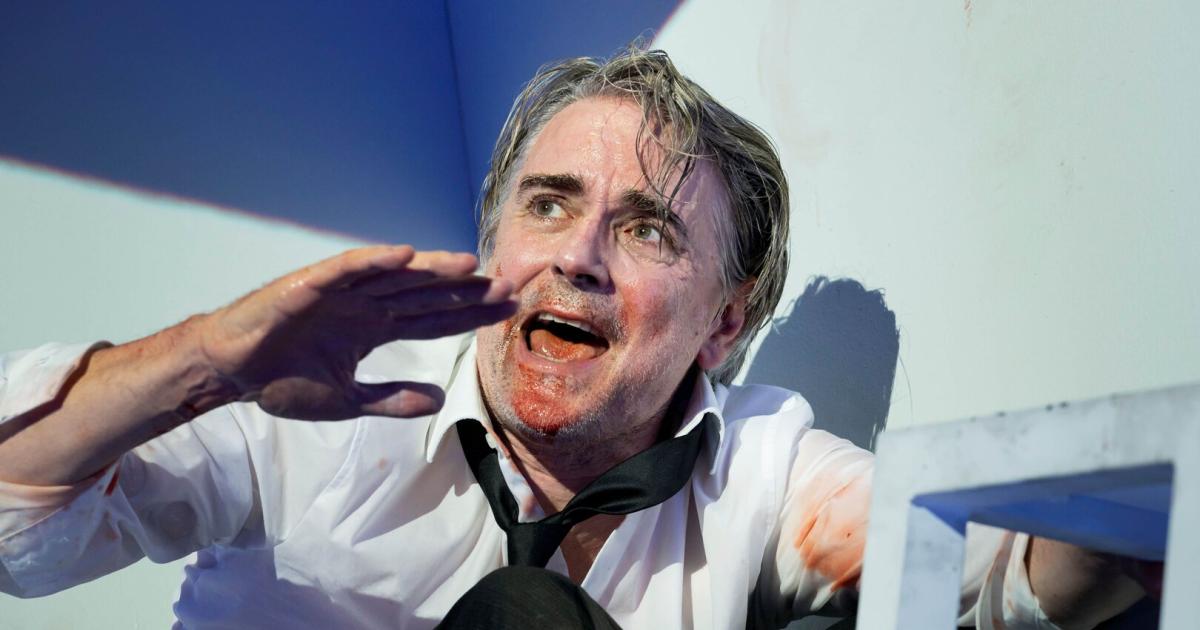 Jens-Harzer-als-Oscar-Wilde-Was-soll-das-noch-toppen-