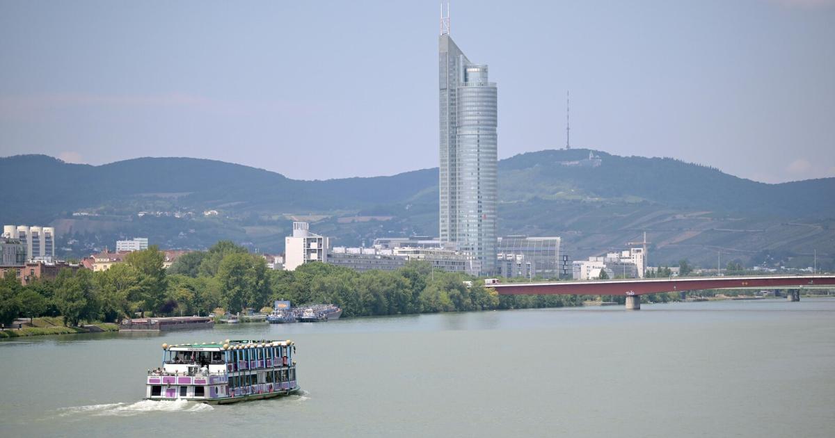 Niedrigwasser-auf-der-Donau-wirkt-sich-auf-Schifffahrt-aus