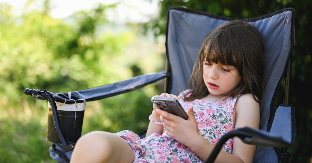 Handys-schaden-der-Lesekompetenz-von-Volksschulkindern