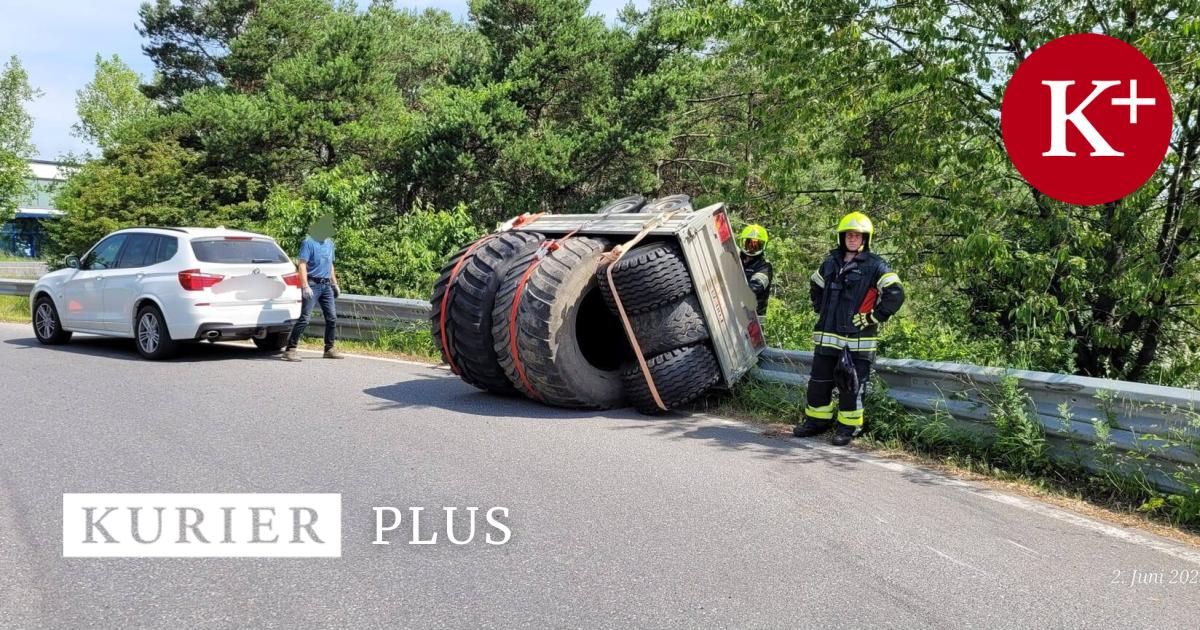 Fliehkraft-lie-Autoanh-nger-bei-Amstetten-kippen-Niemand-verletzt